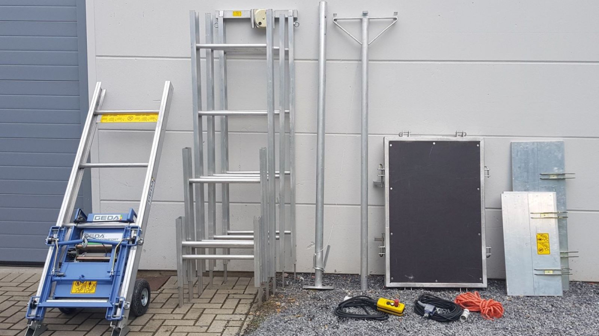 Self-assembly ladder lift