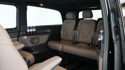 Mercedes V-Class (with driver)