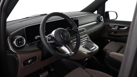 Mercedes V-Class (with driver)