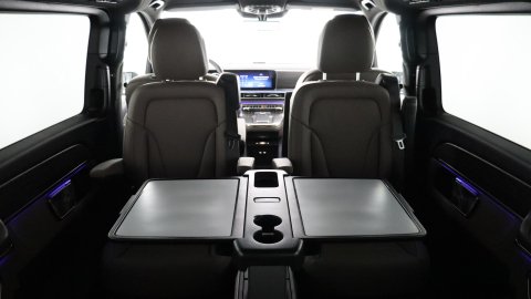 Mercedes V-Class (with driver)