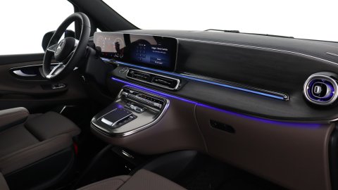 Mercedes V-Class (with driver)