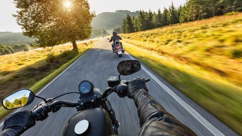 Louez une moto? La location d'une moto est parfaite pour chaque trajet. Découvrez le summum de la détente de conduire et louez une moto chez Dockx.