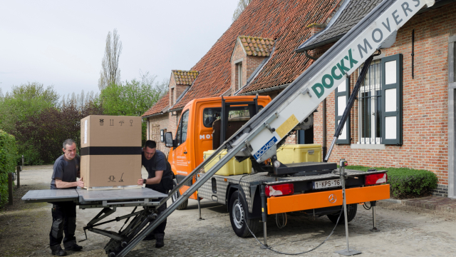 Assisted moving with Dockx Movers moving lift and operators