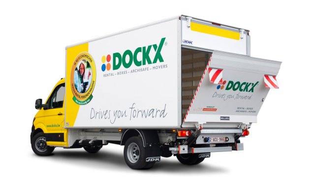 Rent a moving van with tail lift