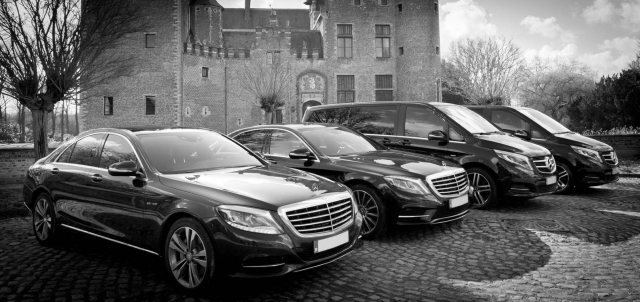 Transport pour mariage Dockx dans des minibus tendance et des berlines de luxe