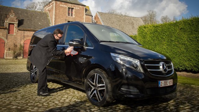 Voertuig met chauffeur huren 